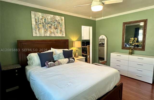 2431 Washington St photos photos