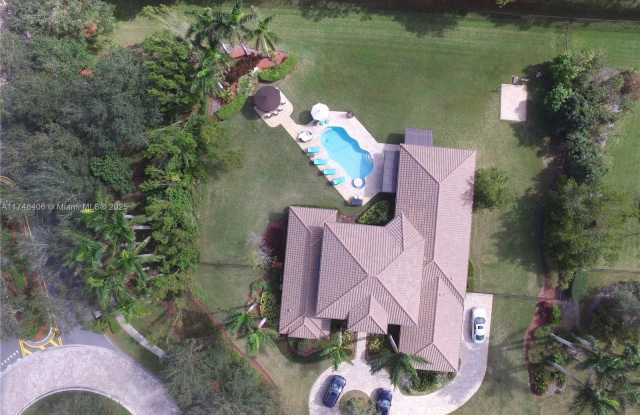 2750 E Jockey Cir E - 2750 Jockey Circle, Davie, FL 33331