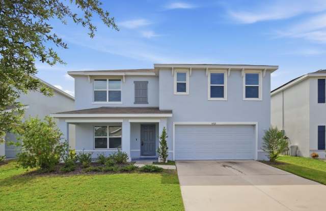 5BR/3BA Home with Large Backyard & Lawn Care Included Gallery 1
