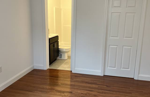 220 Carleton Street, Apt 1 Gallery 1
