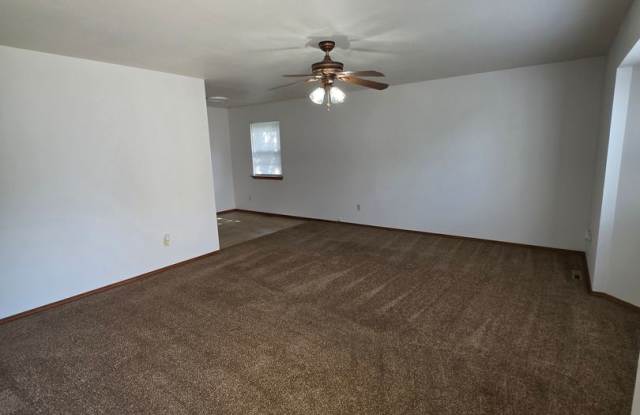 3 Bedroom 2 Bath Duplex. 1 Car garage. Gallery 4