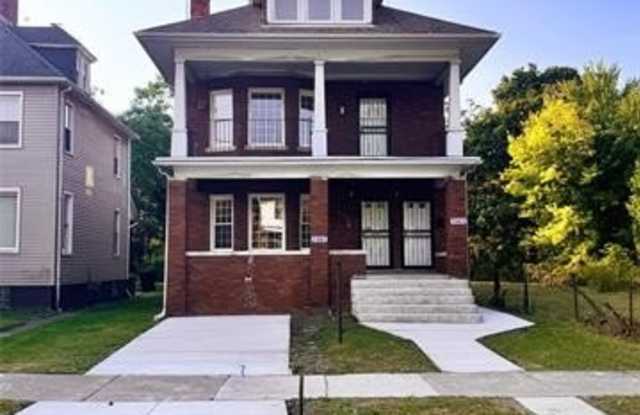 1343 Seward Street photos photos