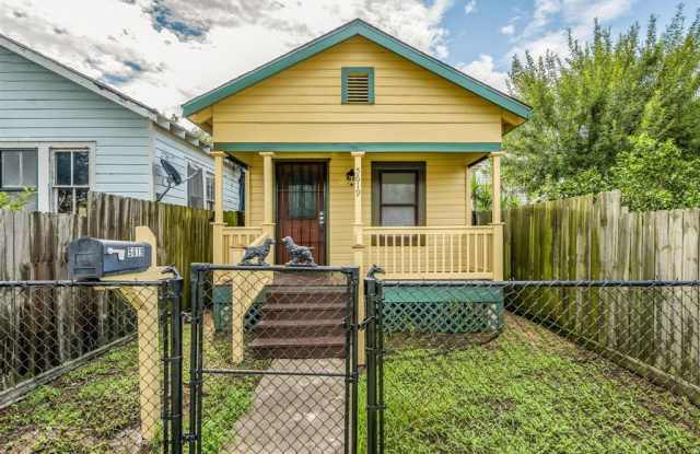 5619 Avenue K - 5619 Avenue K, Galveston, TX 77551
