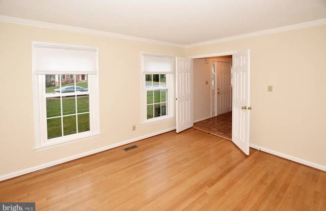 6507 BELLAMINE COURT Gallery 3