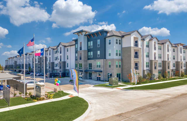 Palladium Carver Living photos photos