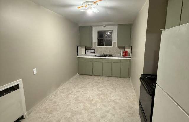 Cozy 2BR 2nd Floor Apartment in Warren Gallery 4
