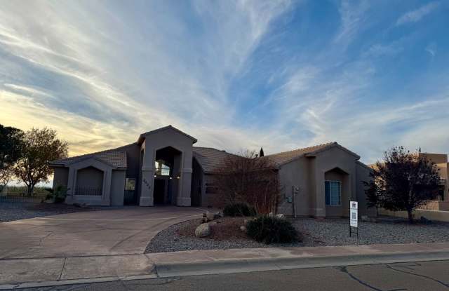 Beautiful golf course retreat - 2622 Tres Lagos, Alamogordo, NM 88310