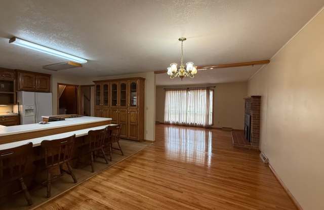 Country living - 3 bedroom 3 bath home for lease Gallery 3