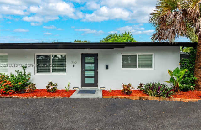 709 SW 14th Ct Gallery 2