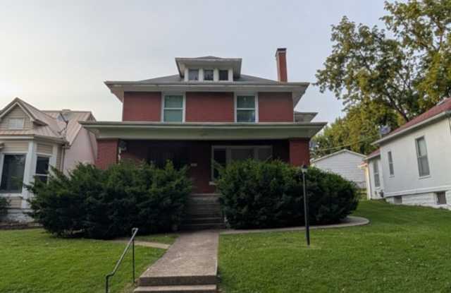 929 Riley St photos photos