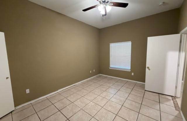 10209 Lilac Lane Unit B Gallery 4