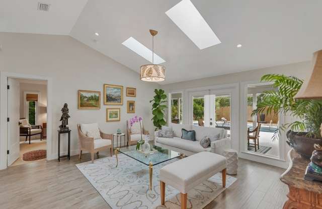 1561 Shorelands Drive E Gallery 4