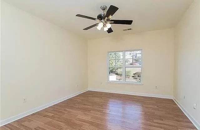 Room in 2 Bedroom Apartment at Hyde Point Ct photos photos