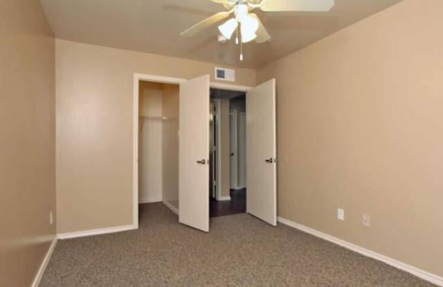 1120 Park Plz Gallery 3