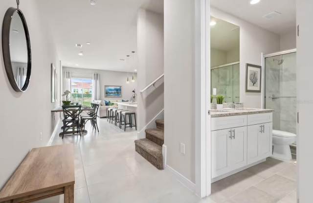 7568 SUNFLOWER Circle Gallery 3