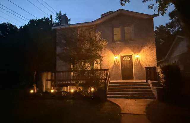 Charming 4BR House in High Point Gallery 4