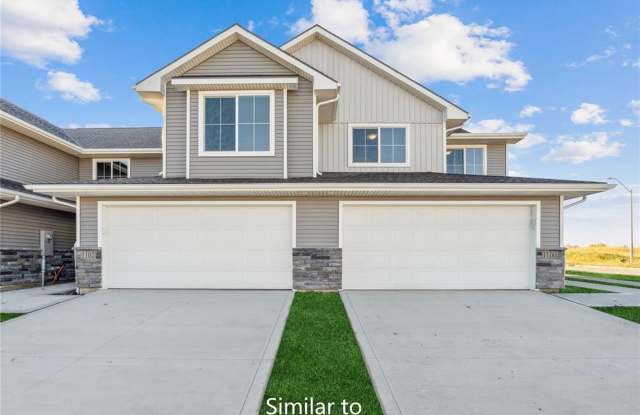NEW CONSTRUCTION TOWNHOME!! 3 Bed, 2 Bath in Pella photos photos