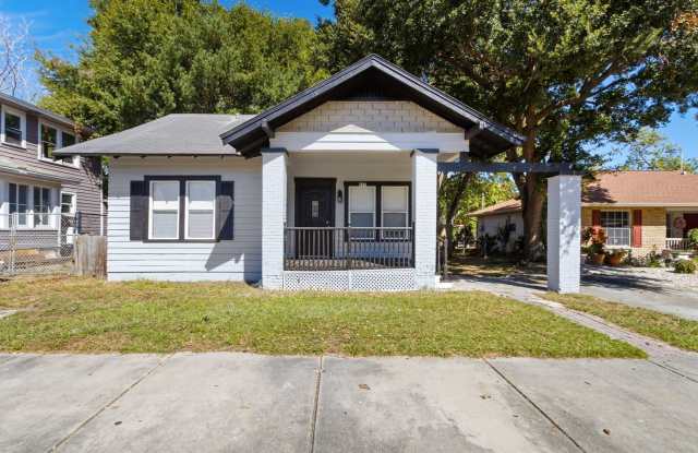Cute 2bdrm/1bath Bungalo ** Section 8 OK ** Ready March 15 - 927 9th Avenue South, St. Petersburg, FL 33705