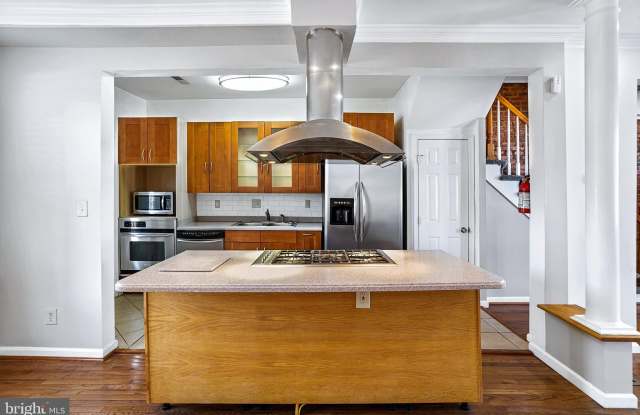 3028 PARK PLACE NW Gallery 4