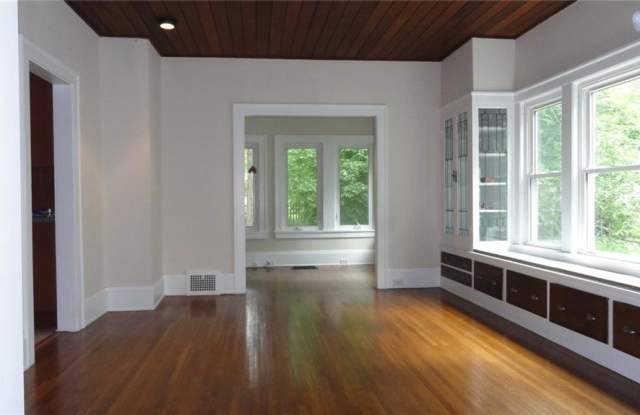 3160 Essex Rd Gallery 4