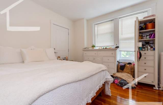 Nicely renovated 2 bed in Brookline. Gallery 3