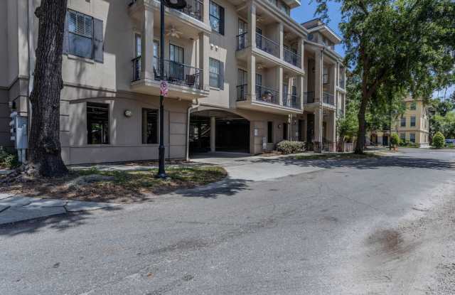 LOCATION. LOCATION. LOCATION. 2BR/3BA Condo w/ Flex Space Walking Distance to UF! photos photos