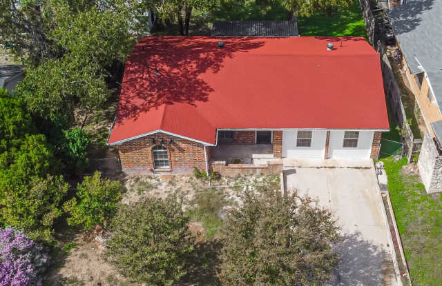 Spacious Living with Five Bedrooms and a Backyard to Enjoy Gallery 3