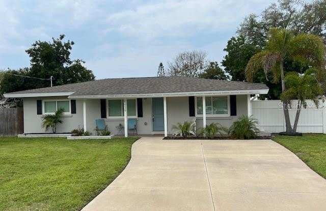6030 CARLTON AVENUE - 6030 Carlton Avenue, Gulf Gate Estates, FL 34231