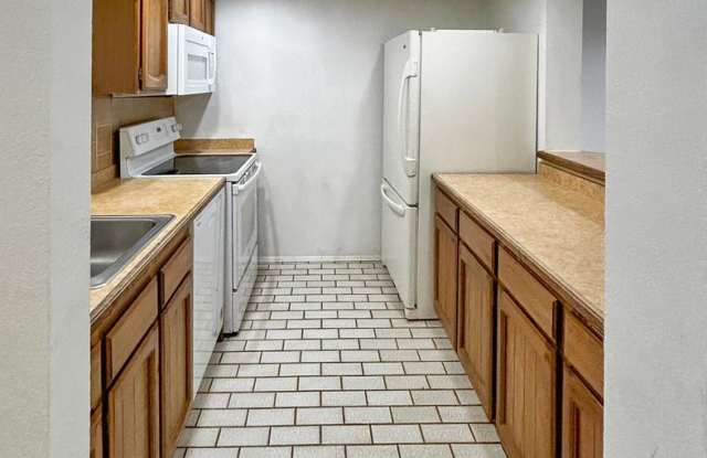 2Bd/1.75Ba Redmond Condo Gallery 3