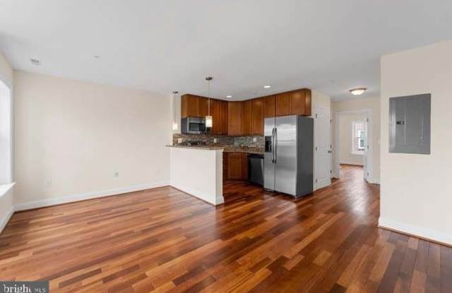 911 KENNEDY Street NW Gallery 2