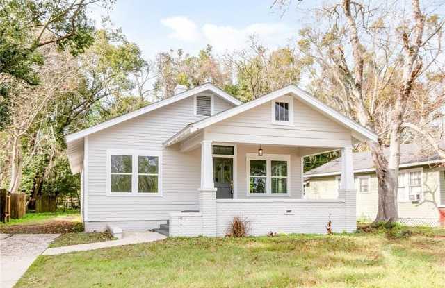 2 Bedroom 2 Bath Single Family House 704 Marine in Mobile, AL 36604 photos photos
