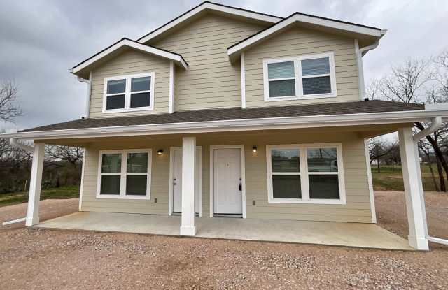Available Now!! Beautiful 2 Bedroom/ 1 1/2 Bath Duplex in Kingsland, TX. **Move in Special-$200 OFF FIRST FULL MONTH** photos photos