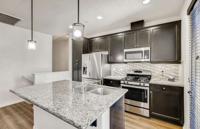 Amazing 2Bd/2Ba Townhouse with 1 car attached garage - Gated Community - Close to Camp Pendleton! - 5065 Waterview Way, Oceanside, CA 92057