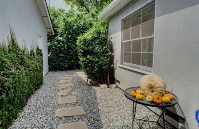 2683 La Cuesta Dr. Gallery 3