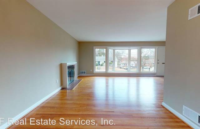 9302 Chanute Drive Gallery 4