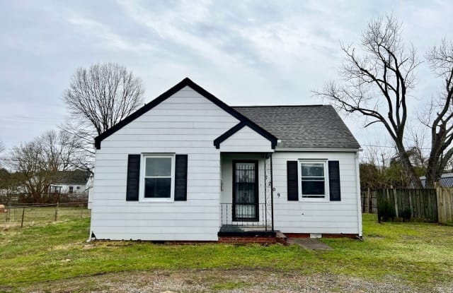 3209 Chesham Street - 3209 Chesham Street, Montrose, VA 23231