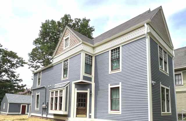 958 Woodruff Place Middle Unit B Drive Gallery 3