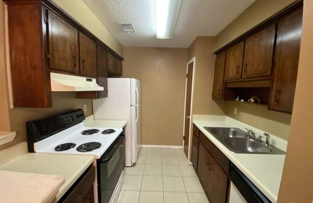 8325 COUNTRY WALK DR Gallery 4