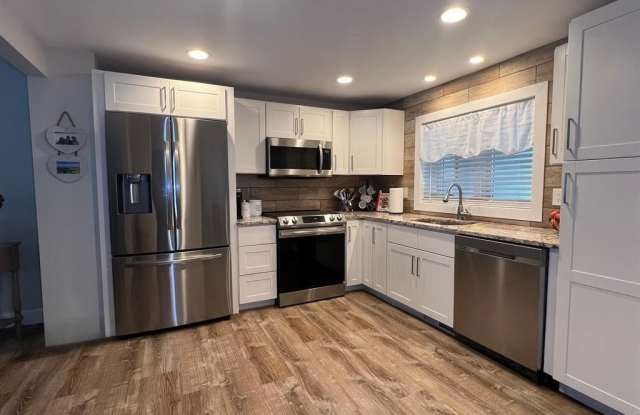 5 Tsienneto Road - 5 Tsienneto Road, Derry, NH 03038