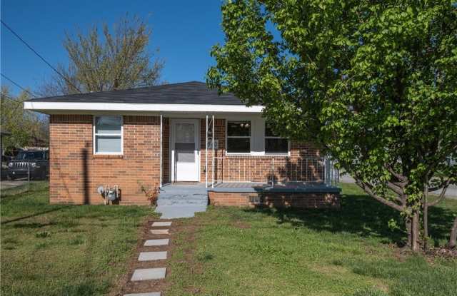 502 S Cleveland Street - 502 South Cleveland Street, Springdale, AR 72764