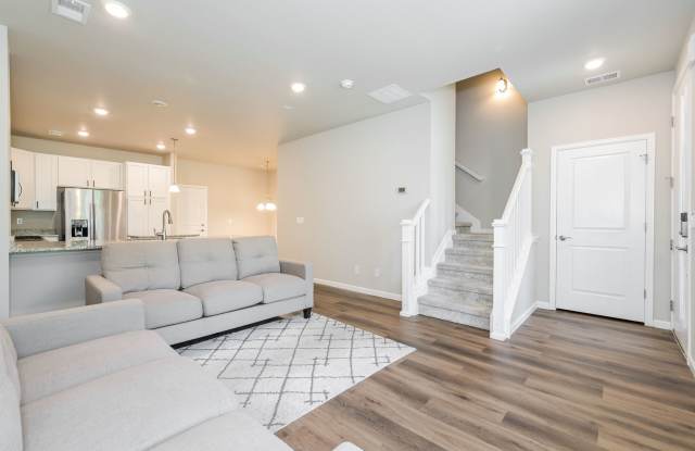*$300 off first month's rent if lease is signed by 10/23/2026*  Beautiful 3 Bed, 2.5 Bath Townhome Gallery 4