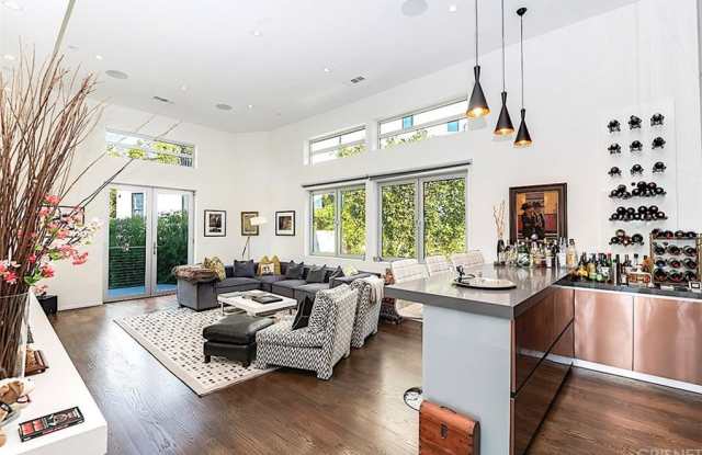 3768 Berry Drive Gallery 4