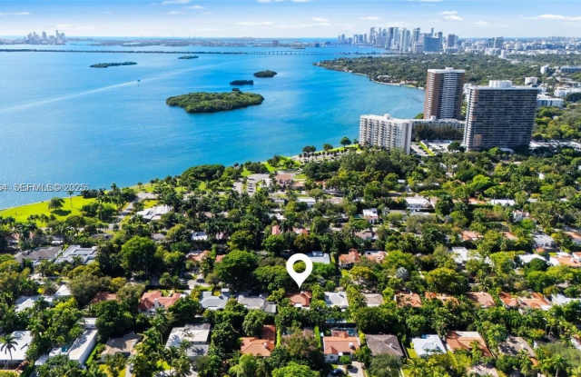 911 NE 72nd Ter photos photos