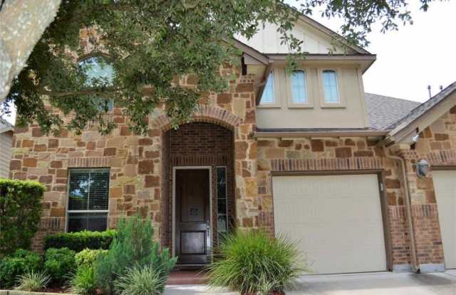 4009  Sapphire LOOP Gallery 3