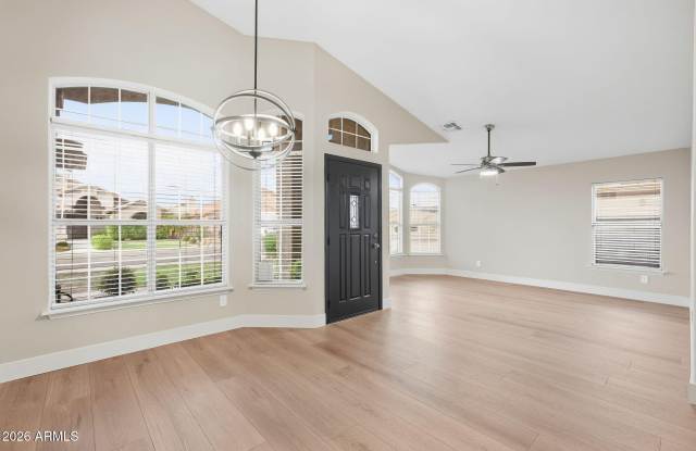 9941 W TONOPAH Drive Gallery 3
