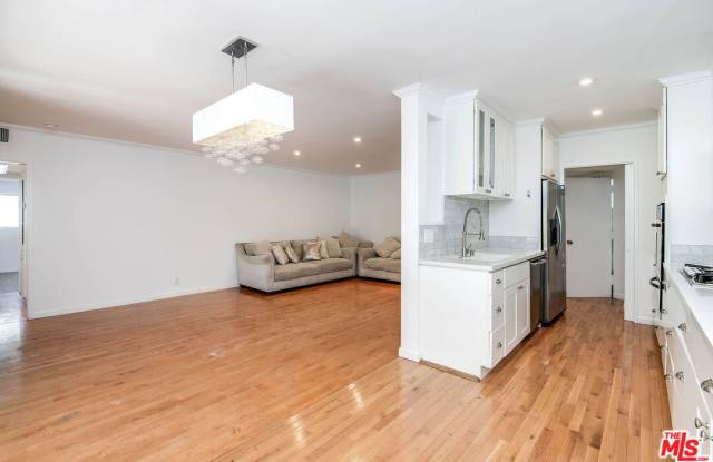 423 S Rexford Dr Gallery 2