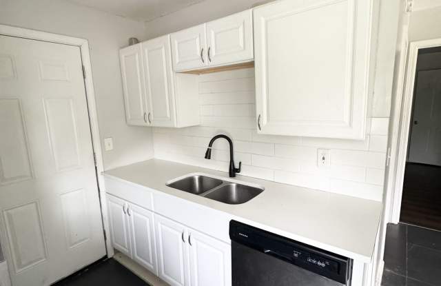 905 30th Avenue North - A Gallery 2