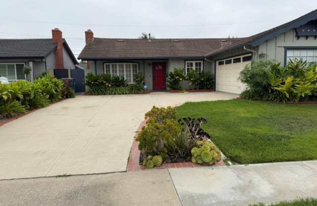 4 Bedroom 3 Bath Home With Family Room photos photos