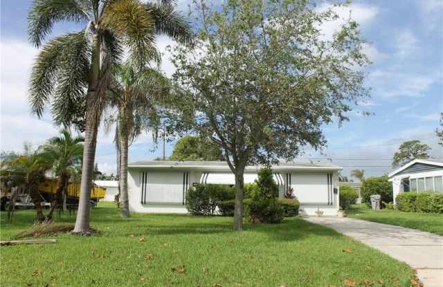 1621 4TH COURT - 1621 4th Court, Vero Beach South, FL 32960