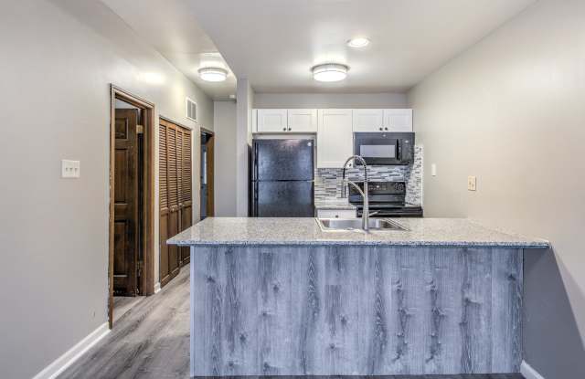 3823 McRee Ave - B photos photos